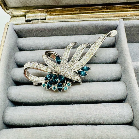 Vintage Blue Rhinestone Brooch - Picture 11 of 11